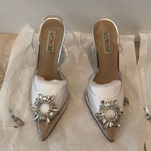 BRAND NEW, NEVER WORN Beautiful Embellished Clear Shoes Size 8